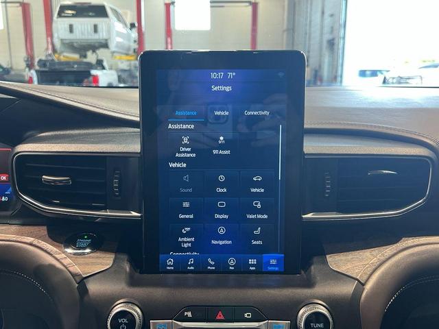Photo of 2020 Agate Black Metallic Ford Explorer