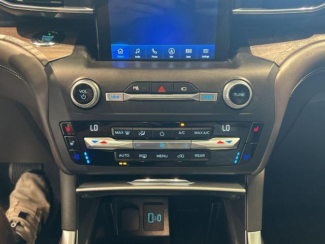 Photo of 2020 Agate Black Metallic Ford Explorer