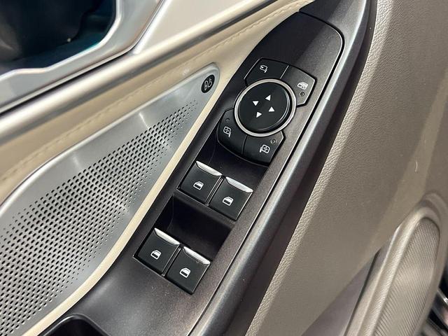Photo of 2020 Agate Black Metallic Ford Explorer