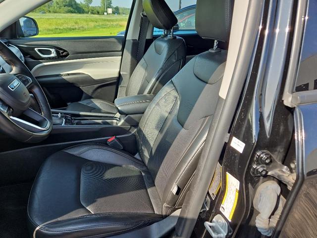 Photo of 2022 Diamond Black Jeep Compass
