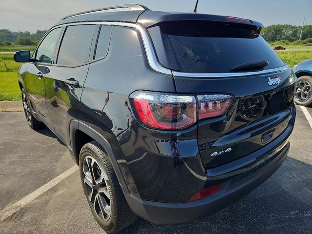 Photo of 2022 Diamond Black Jeep Compass