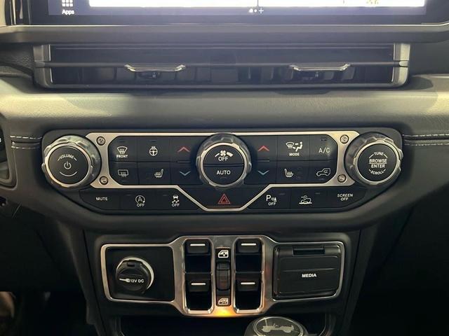 Photo of 2025 Bright White Clearcoat Jeep Wrangler