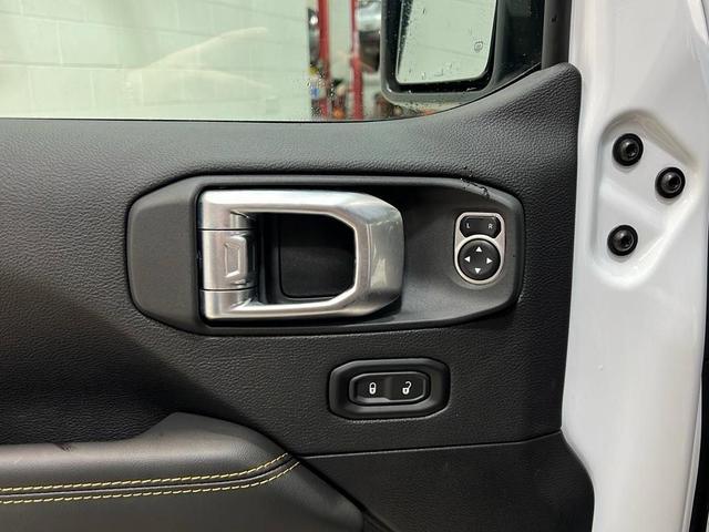 Photo of 2025 Bright White Clearcoat Jeep Wrangler