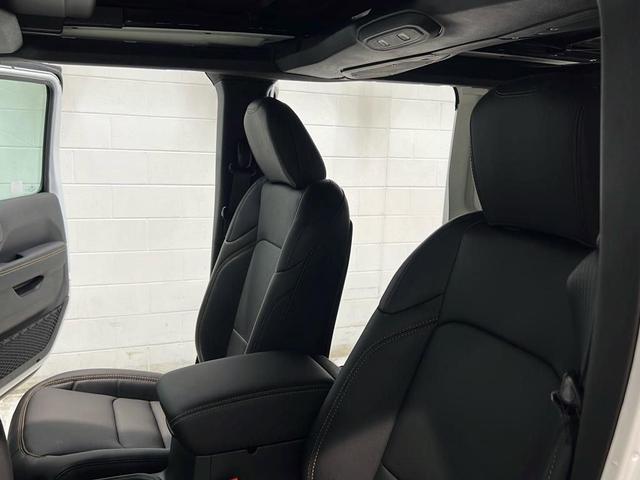 Photo of 2025 Bright White Clearcoat Jeep Wrangler