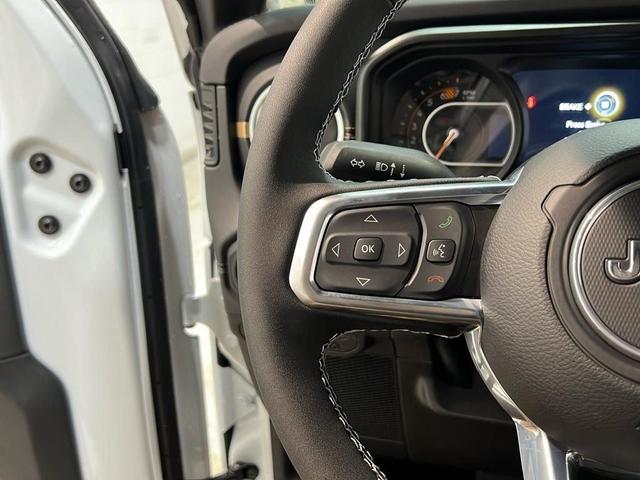 Photo of 2025 Bright White Clearcoat Jeep Wrangler