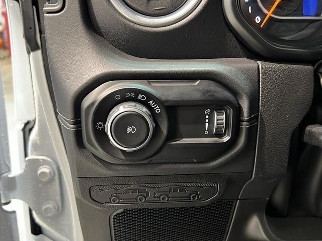Photo of 2025 Bright White Clearcoat Jeep Wrangler