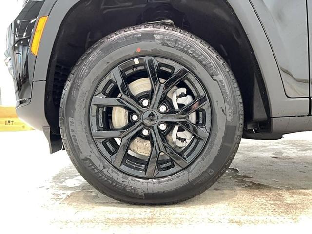 Photo of 2025 Diamond Black Jeep Grand Cherokee L
