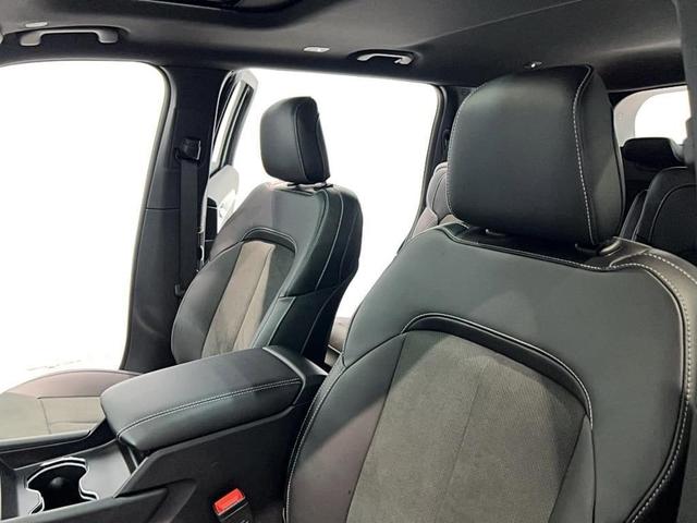 Photo of 2025 Diamond Black Jeep Grand Cherokee L