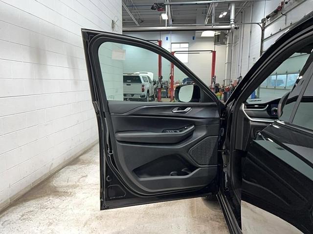 Photo of 2025 Diamond Black Jeep Grand Cherokee L
