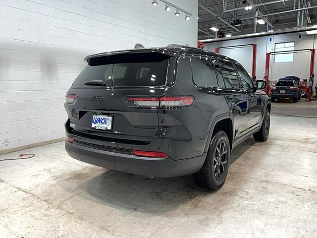 Photo of 2025 Diamond Black Jeep Grand Cherokee L