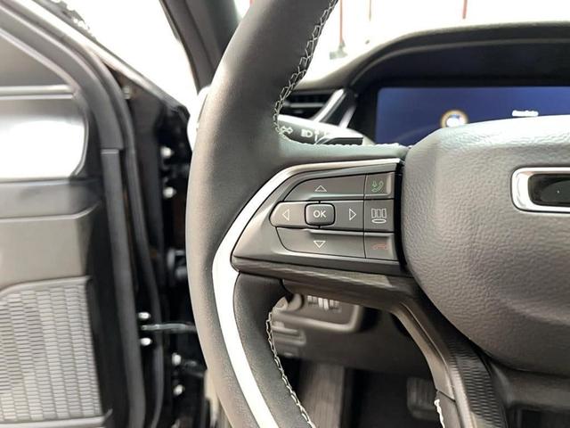 Photo of 2025 Diamond Black Jeep Grand Cherokee L