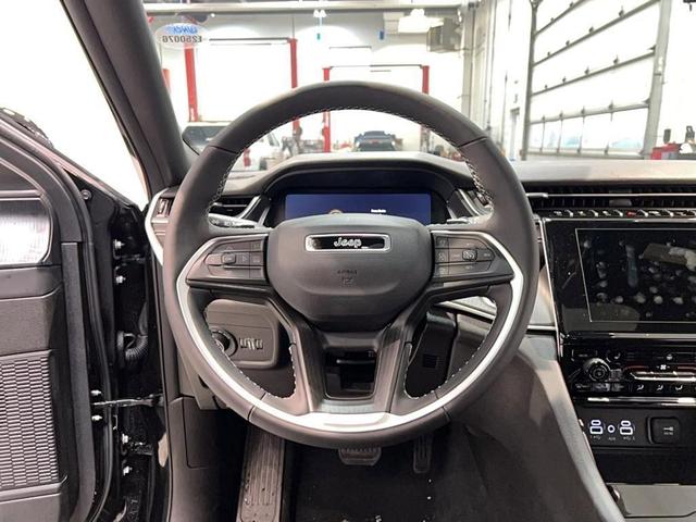 Photo of 2025 Diamond Black Jeep Grand Cherokee L