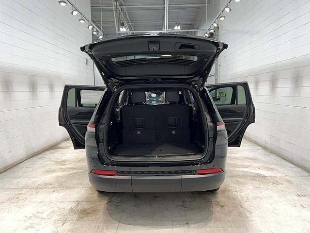 Photo of 2025 Diamond Black Jeep Grand Cherokee L