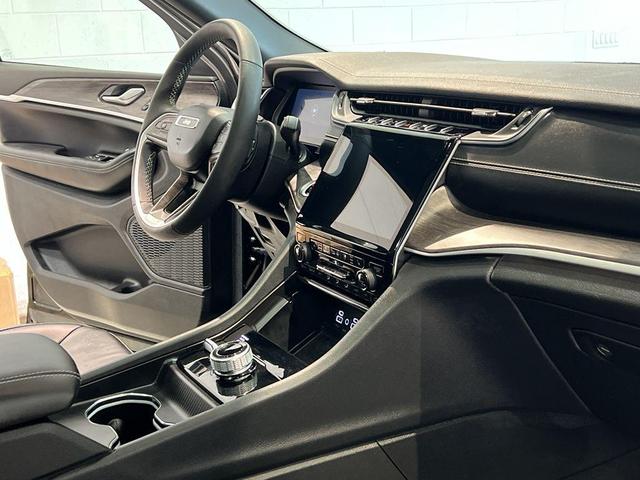 Photo of 2024 Diamond Black Jeep Grand Cherokee L