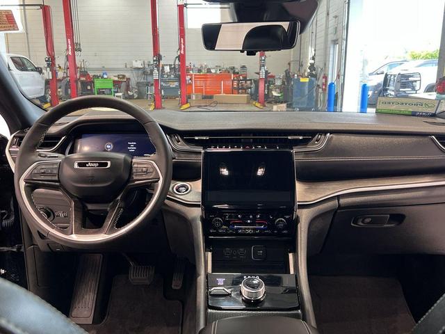 Photo of 2024 Diamond Black Jeep Grand Cherokee L
