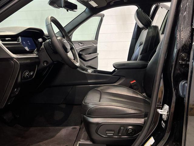 Photo of 2024 Diamond Black Jeep Grand Cherokee L