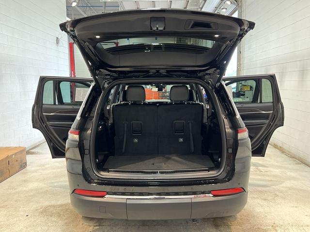 Photo of 2024 Diamond Black Jeep Grand Cherokee L