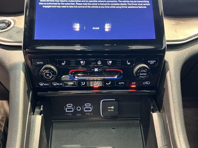 Photo of 2024 Diamond Black Jeep Grand Cherokee L