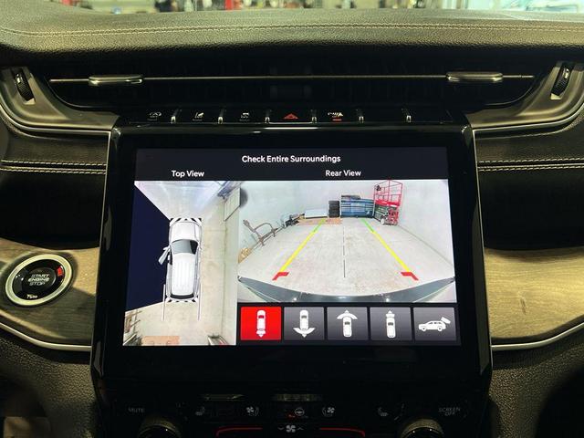 Photo of 2024 Diamond Black Jeep Grand Cherokee L