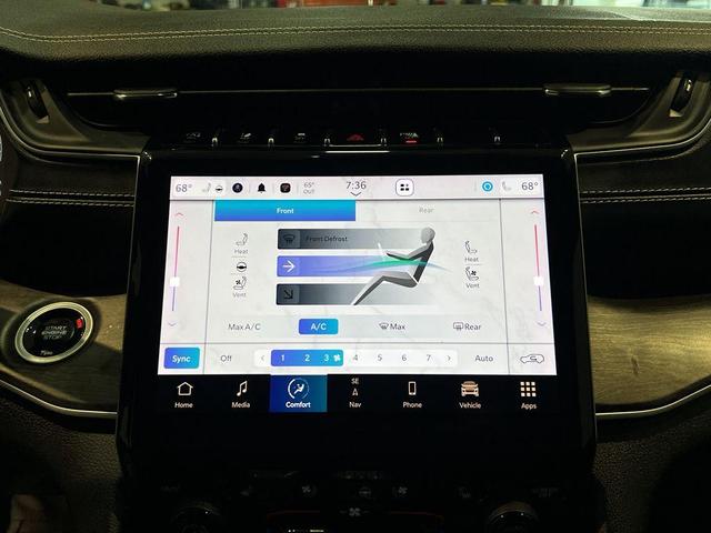 Photo of 2024 Diamond Black Jeep Grand Cherokee L