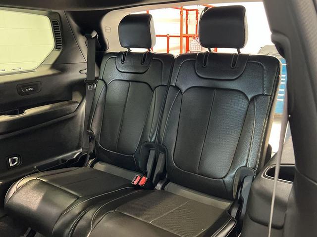 Photo of 2024 Diamond Black Jeep Grand Cherokee L