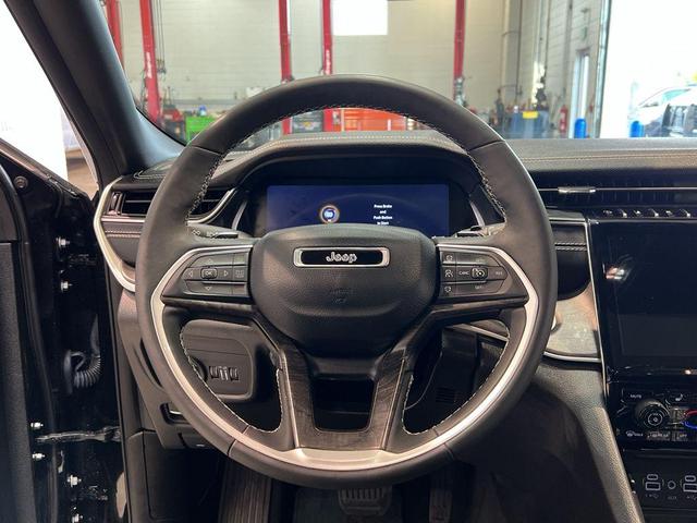 Photo of 2024 Diamond Black Jeep Grand Cherokee L