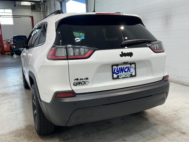 Photo of 2020 Bright White Clearcoat Jeep Cherokee