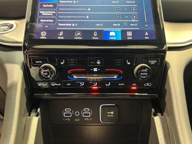 Photo of 2025 Diamond Black Jeep Grand Cherokee L