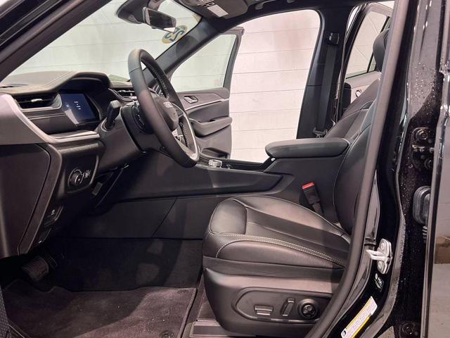 Photo of 2025 Diamond Black Jeep Grand Cherokee L