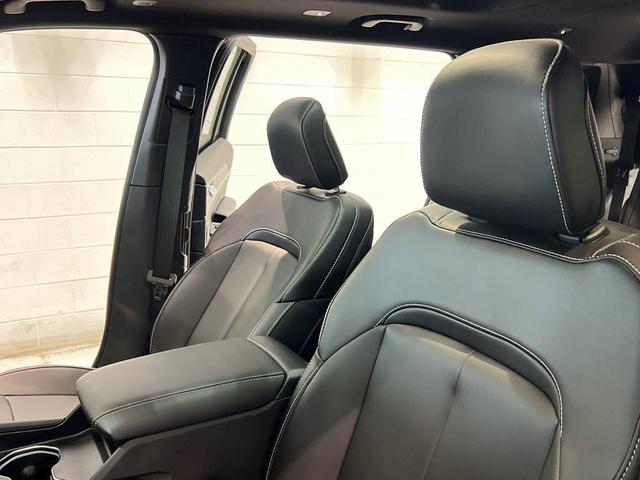 Photo of 2025 Diamond Black Jeep Grand Cherokee L