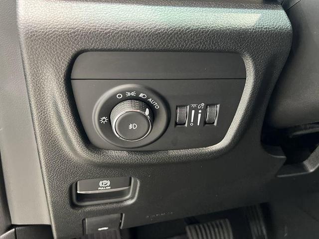 Photo of 2025 Diamond Black Jeep Grand Cherokee L