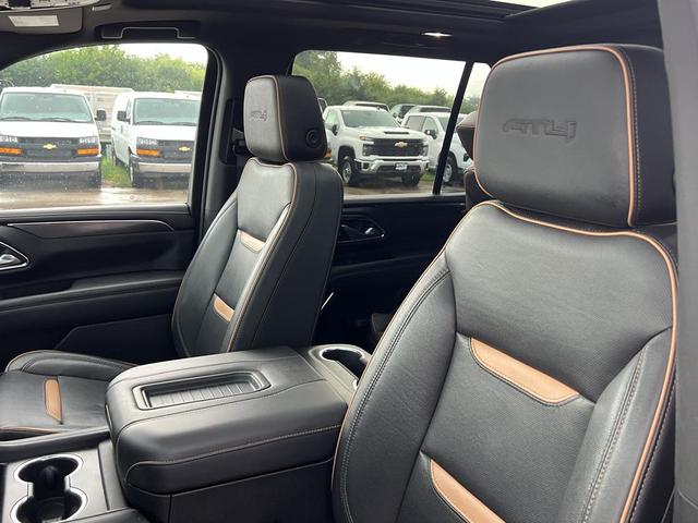 Photo of 2023 Summit White GMC Yukon