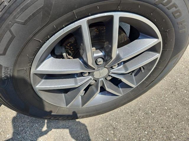 Photo of 2017 Granite Crystal Clearcoat Metallic Jeep Grand Cherokee