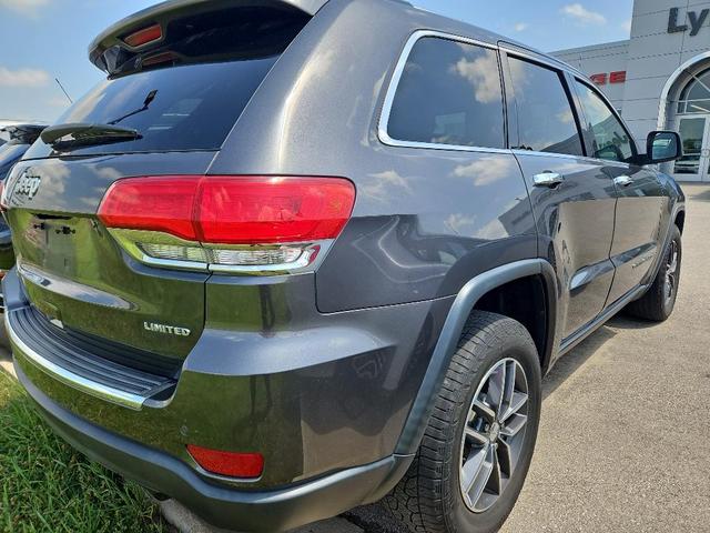 Photo of 2017 Granite Crystal Clearcoat Metallic Jeep Grand Cherokee