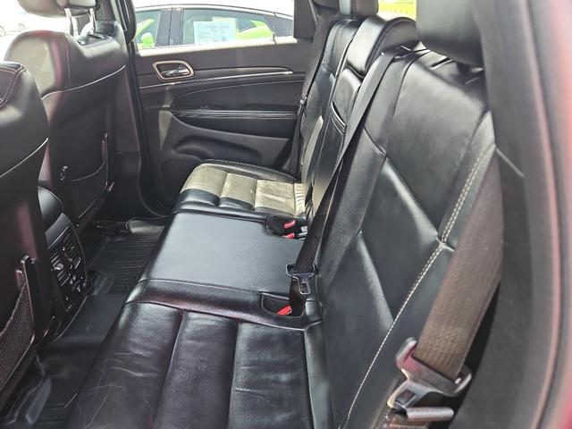 Photo of 2017 Granite Crystal Clearcoat Metallic Jeep Grand Cherokee