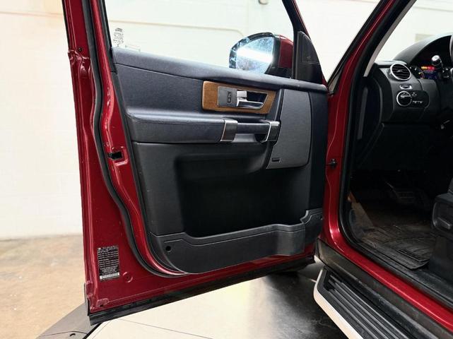 Photo of 2016 Firenze Red Land Rover LR4