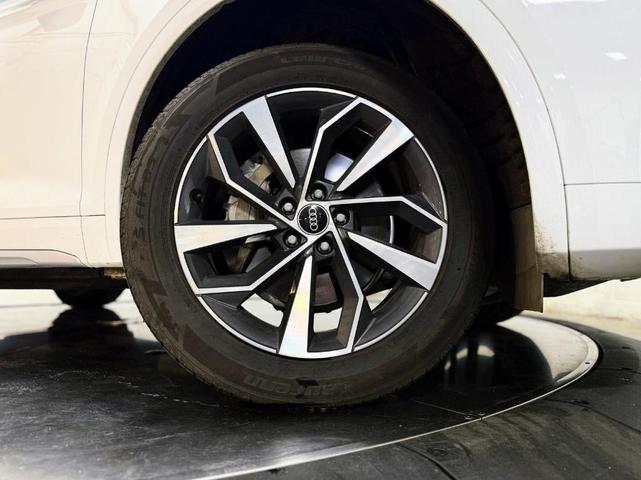 Photo of 2021 Glacier White Metallic Audi Q5