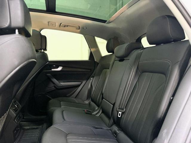 Photo of 2021 Glacier White Metallic Audi Q5