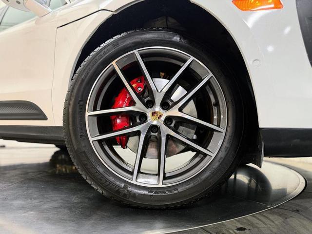 Photo of 2022 Carrara White Metallic Porsche Macan