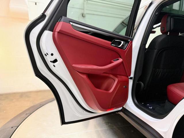 Photo of 2022 Carrara White Metallic Porsche Macan