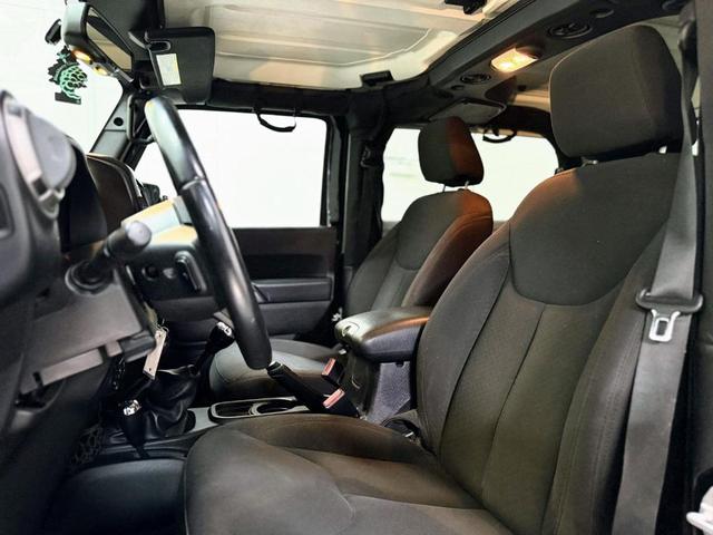 Photo of 2016 Black Clearcoat Jeep Wrangler