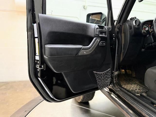 Photo of 2016 Black Clearcoat Jeep Wrangler