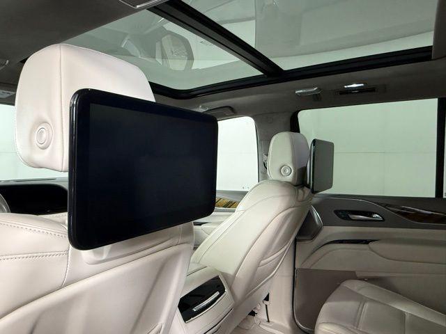 Photo of 2022 Crystal White Tricoat Cadillac Escalade