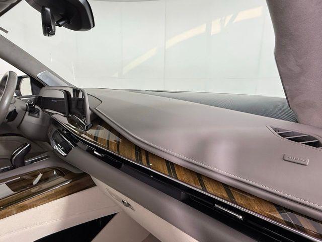 Photo of 2022 Crystal White Tricoat Cadillac Escalade