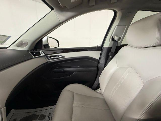 Photo of 2016 Platinum Ice Tricoat Cadillac SRX