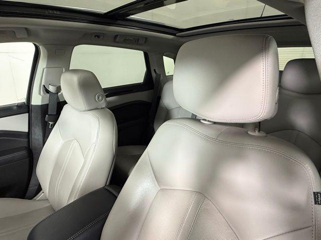 Photo of 2016 Platinum Ice Tricoat Cadillac SRX