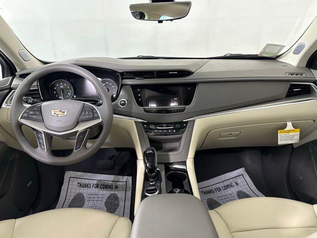 Photo of 2025 Emerald Lake Metallic Cadillac XT5