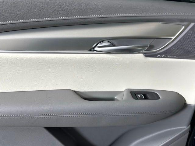 Photo of 2025 Emerald Lake Metallic Cadillac XT5