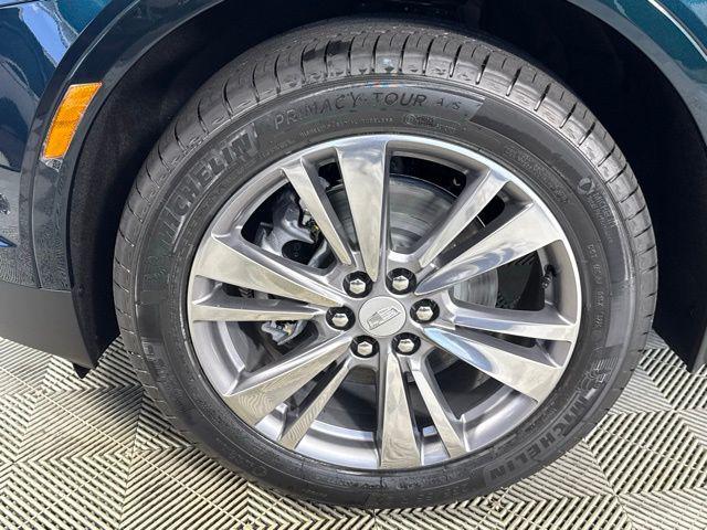 Photo of 2025 Emerald Lake Metallic Cadillac XT5