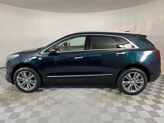 Photo of 2025 Emerald Lake Metallic Cadillac XT5